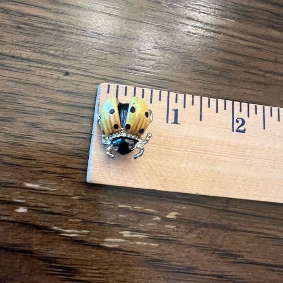 Elegant vintage Ladybug Brooch in Orange and Black w crystal embellishment. - Picture 6 of 6